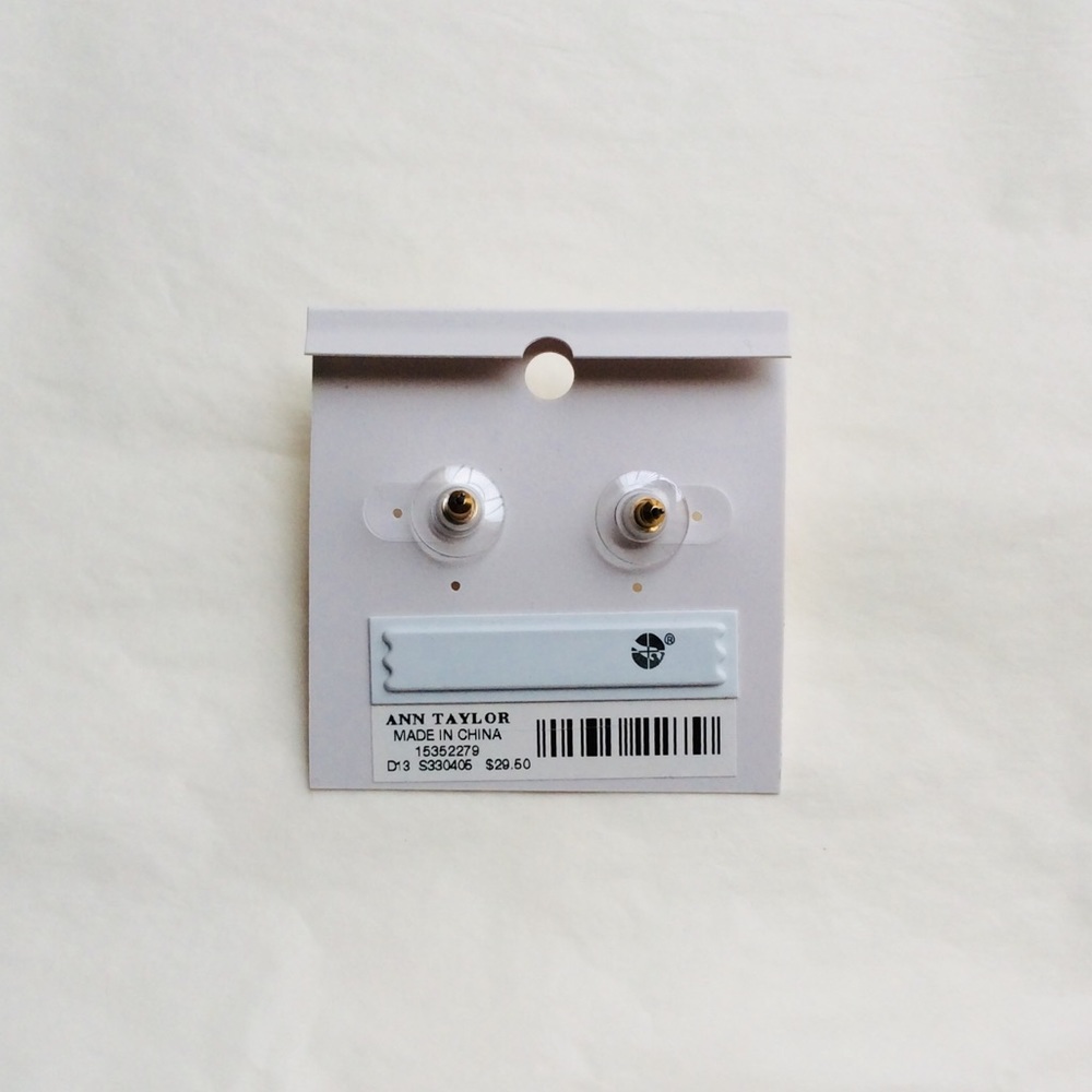 *NWT* Ann Taylor Earrings - Picture 4 of 4